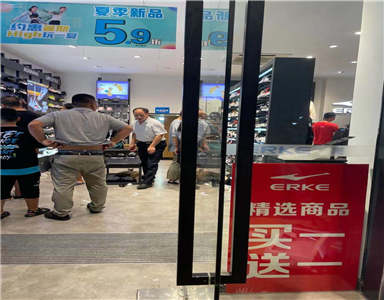 穿衣就穿鸿星尔克